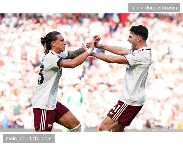 阿森纳对阵曼联临场调整，第58分钟四名球员同时替换登场